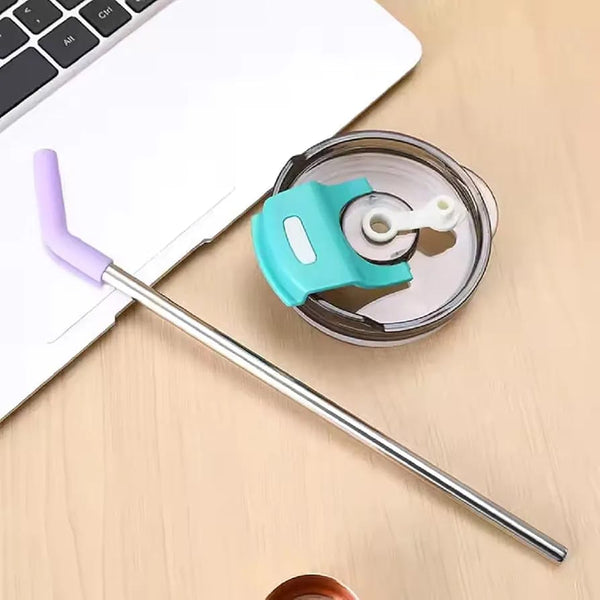 Flatlay layout display of the Range Studio transparent flip-top lid and premium stainless steel straw with its silicone comfort tip.