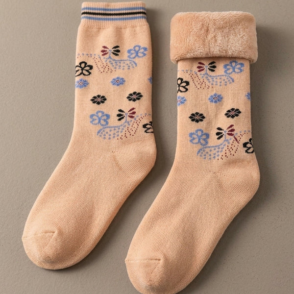Close-up product display contrasting the straight micro-striped cuff and the folded fleece lining of the Range Studio cozy winter socks on a studio background.
